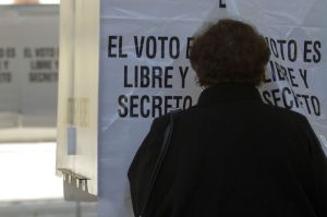 La FGR informó que al inicio de la jornada electoral ya recibió 20 denuncias por presuntos delitos electorales.