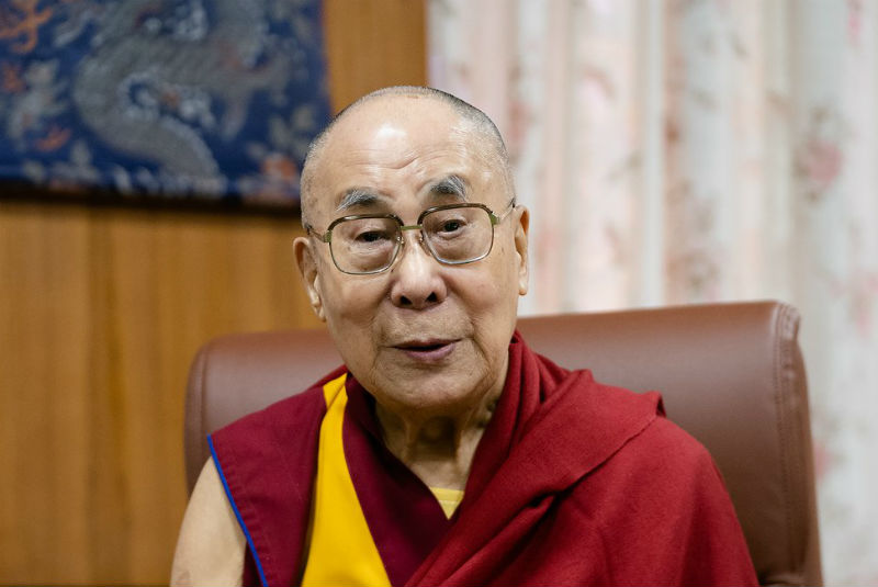 Dalai Lama Se Disculpa Por Senalar Que Su Sucesora Podria Ser Mujer Si Fuera Bonita Video 24 Horas