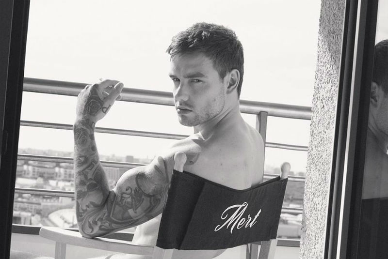 Liam Payne, Ex One Direction, Posa Completamente Desnudo Para Mert Alas ...