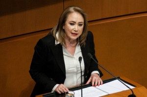 Yasmín Esquivel obtuvo una suspensión por tiempo indefinido de la resolución de la UNAM sobre su caso.