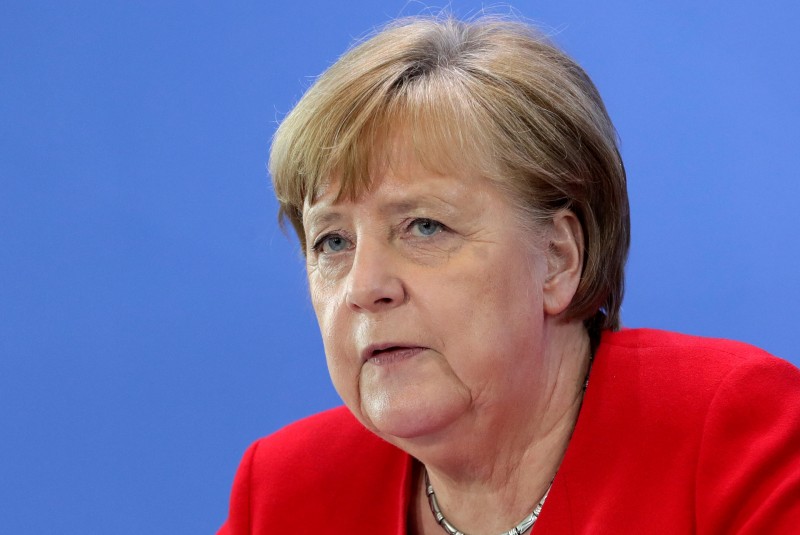 Angela Merkel destaca labor de periodistas