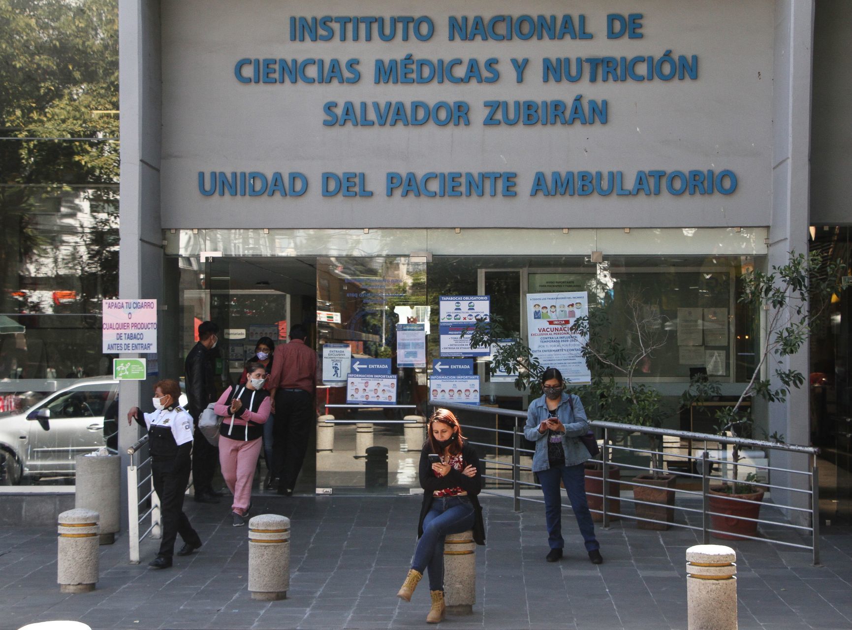 Camostat Y Ajenjo, Agentes De Protocolo Contra Covid-19 Que Aplica El ...