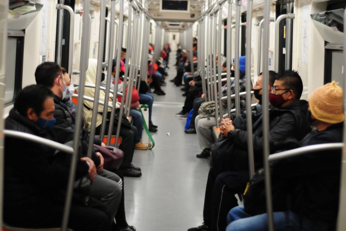 La Línea 2 que va de Cuatro Caminos a Taxqueña comenzó a dar servicio esta mañana con sólo 10 trenes para recorrer las 24 estaciones