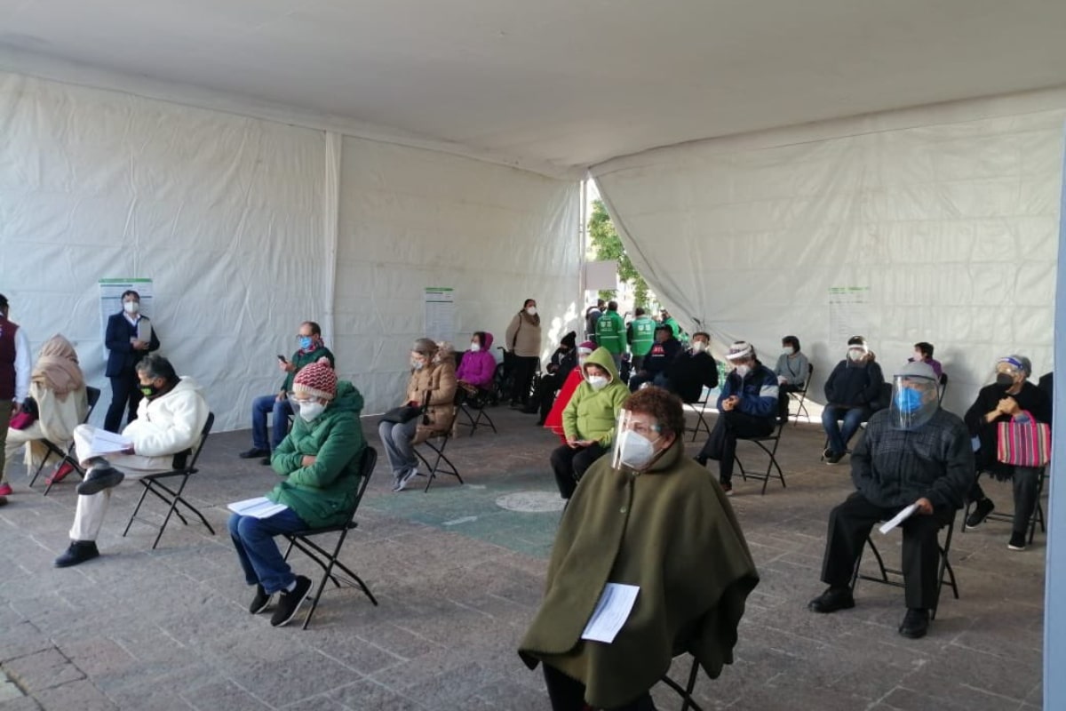 En este momento, adultos de la tercera edad que residan en la CDMX en las alcaldías Milpa Alta, Cuajimalpa y Magdalena Contreras, deberán acudir a su unidad para recibir la vacuna