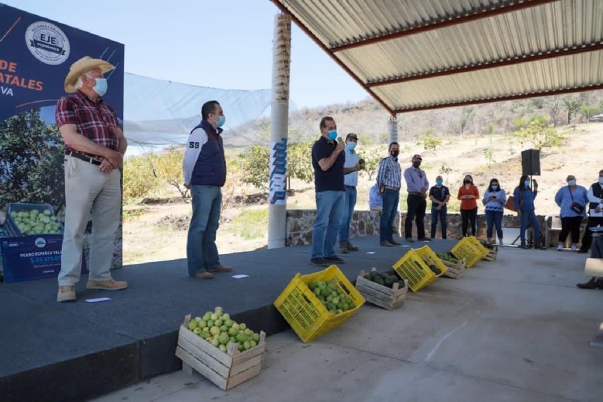 Gobernador de Aguascalientes entrega recursos