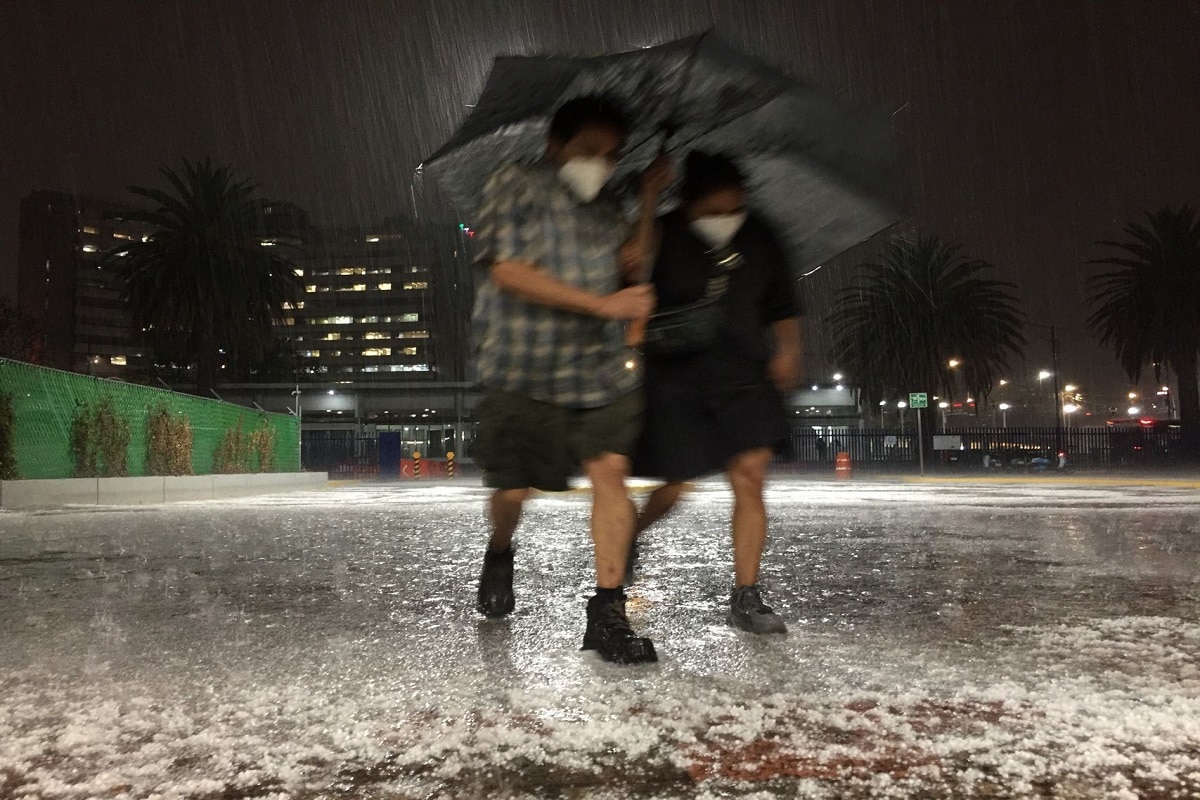 Lluvia y granizada dejaron estragos en la CDMX