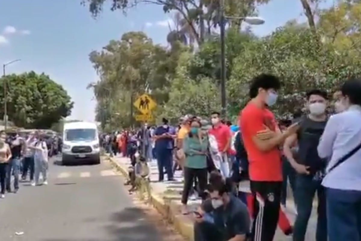 Médicos del sector privado protestan por vacunas Covid en Escuela Naval