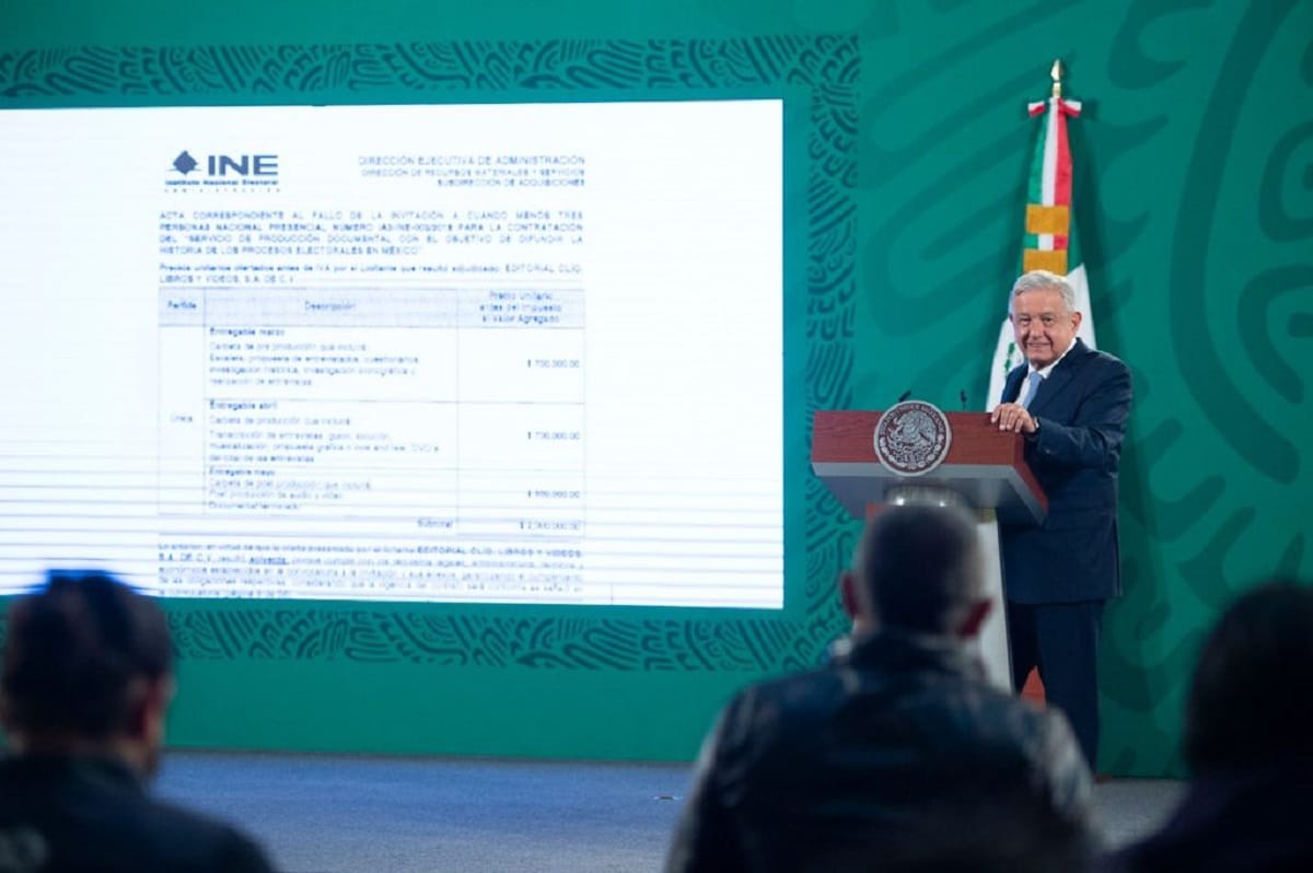 AMLO vuelve a referirse al INE y TEPJF