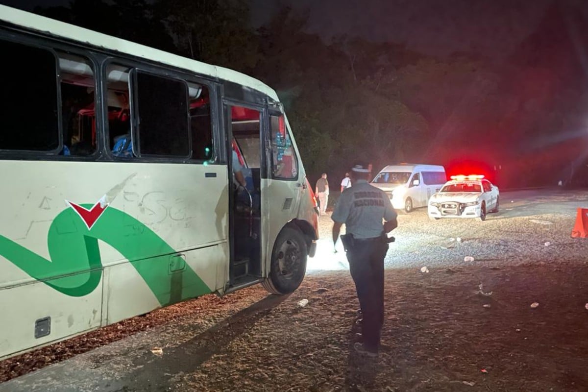 Los migrantes viajaban hacinados en un autobús de pasajeros.