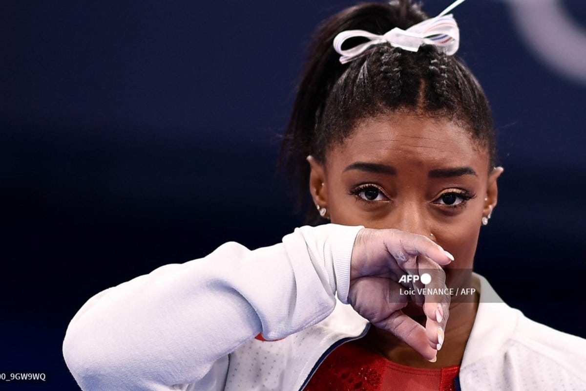 Simone Biles se retira de la competencia individual