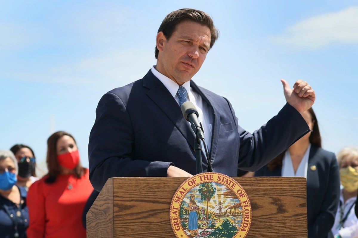 Gobernador de Florida va contra niños migrantes para poner fin a crisis fronteriza