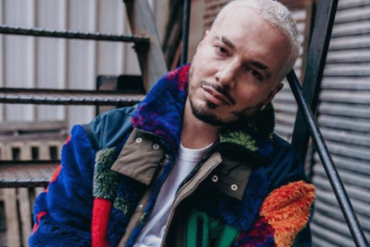 J Balvin ¿“afro latino”?, recibe críticas tras premio