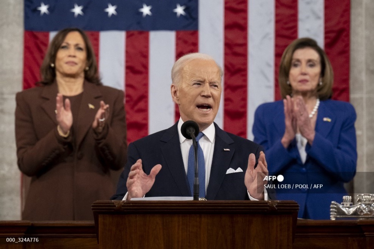 Biden llama a Putin "dictador ruso" y confirma cierre del espacio aéreo de EU para aviones de Rusia