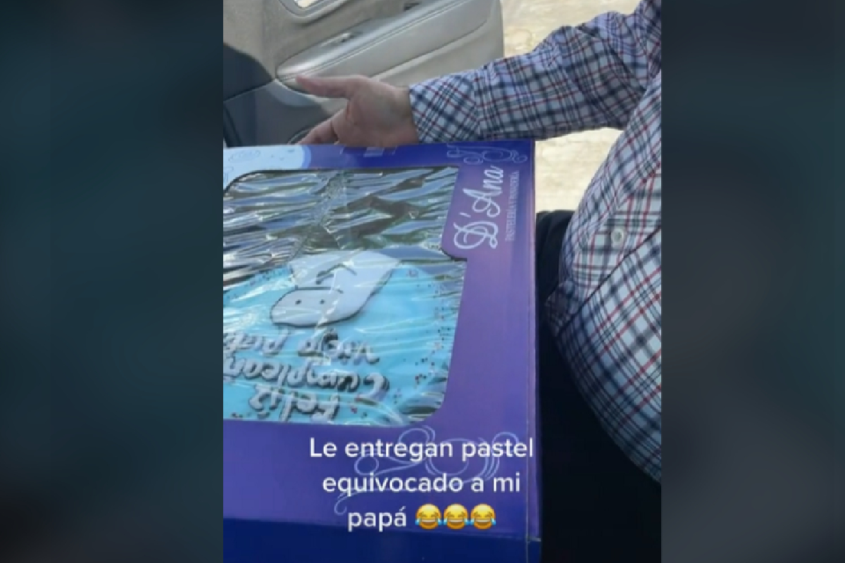 Señor recibió pastel de cumpleaños equivocado con frase grosera