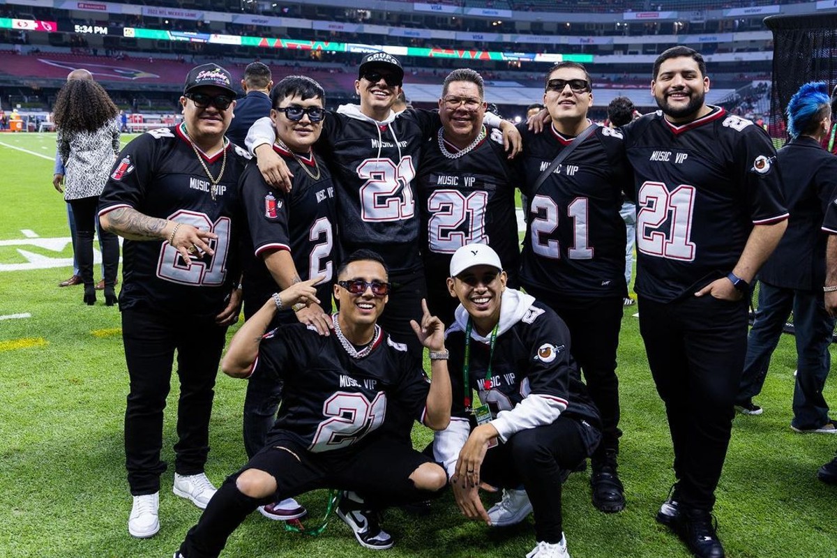 Abuchean a Grupo Firme durante su show de medio tiempo en la NFL (Video)