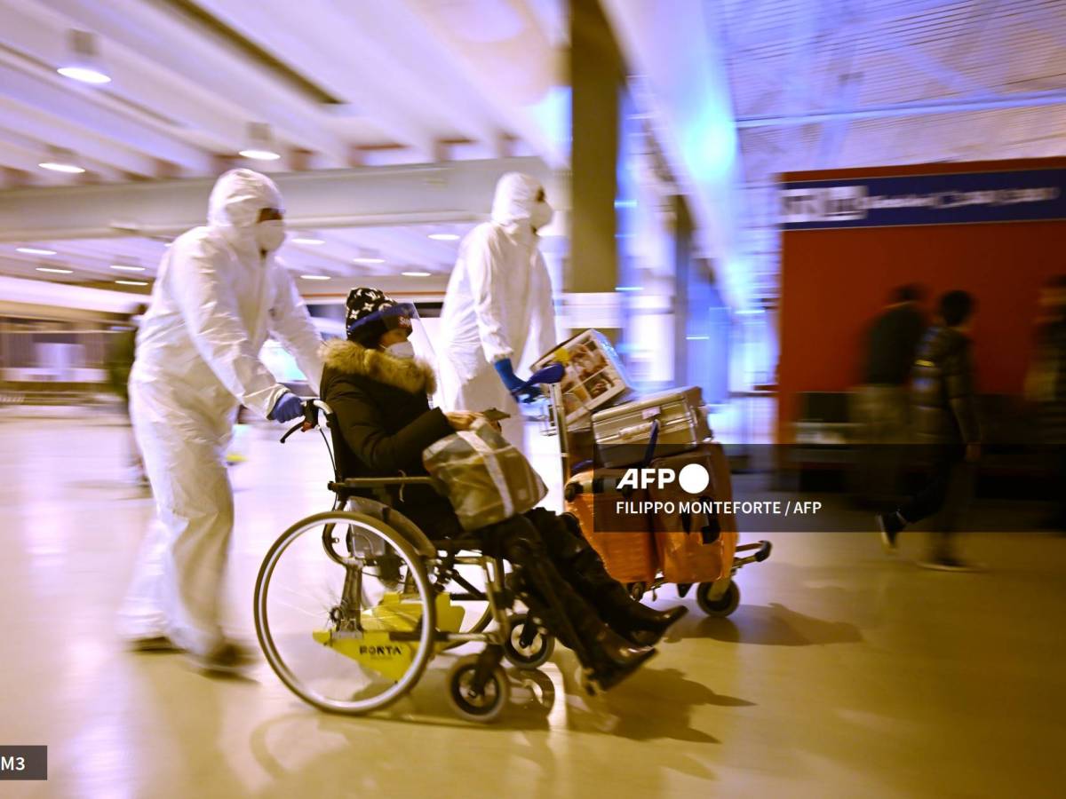 Foto: AFP | China dijo esta semana que terminaría la cuarentena obligatoria a su llegada. Covid