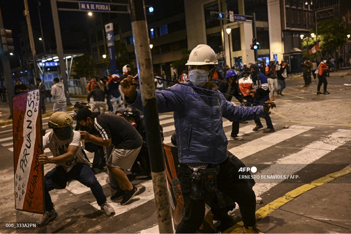 AFP | Jornada de protestas en Perú deja cinco muertos.