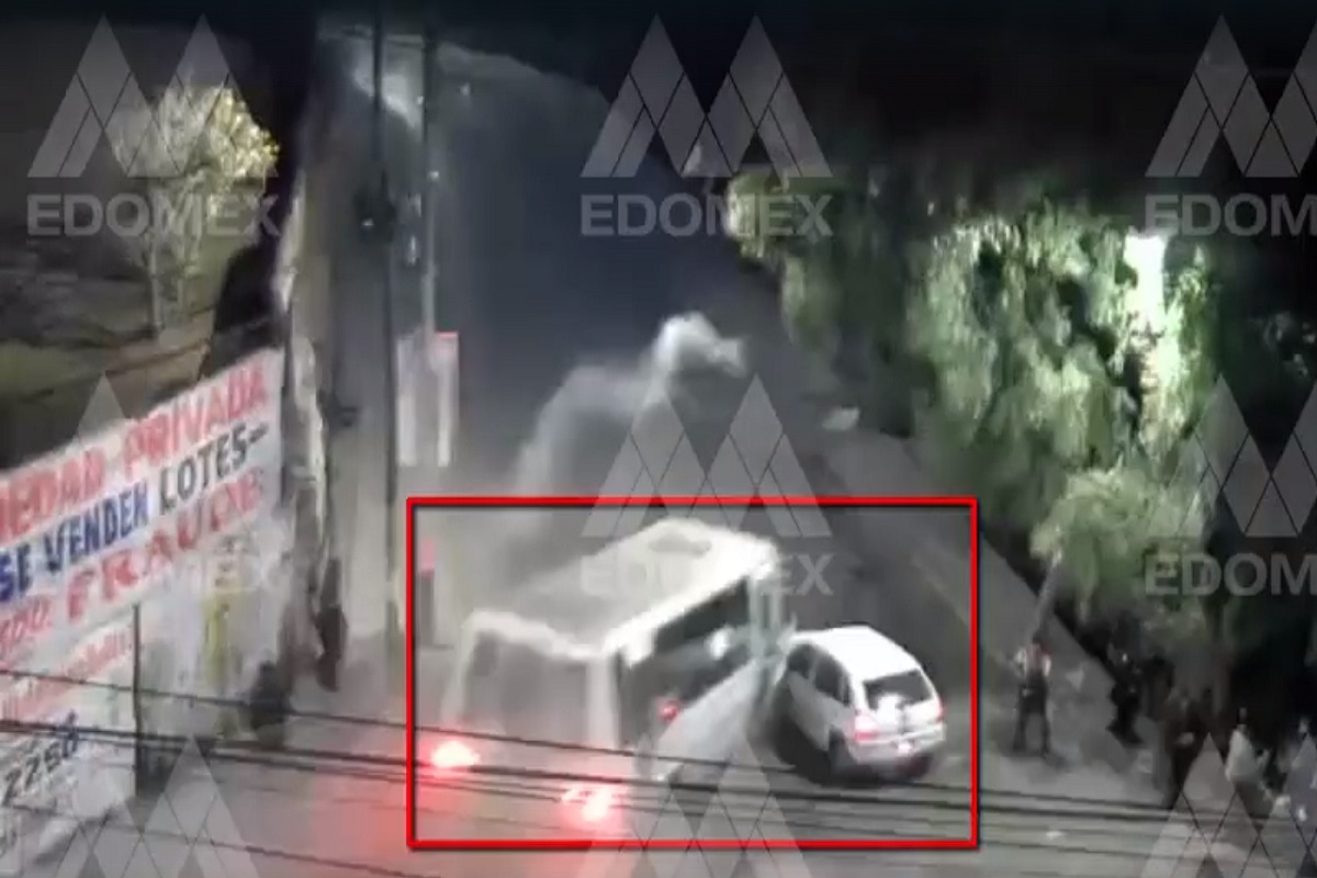 VIDEO: Microbús Choca Contra Dos Autos Y Cae A Barranco En ...