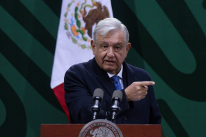 Confirma AMLO que demandará a abogado de Genaro García Luna