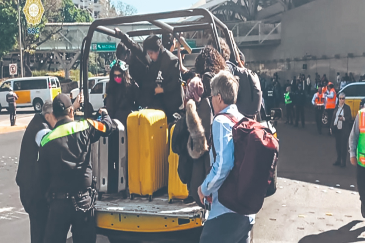 Bloqueo De Taxistas En Aeropuerto Genera Caos Vial - 24 Horas