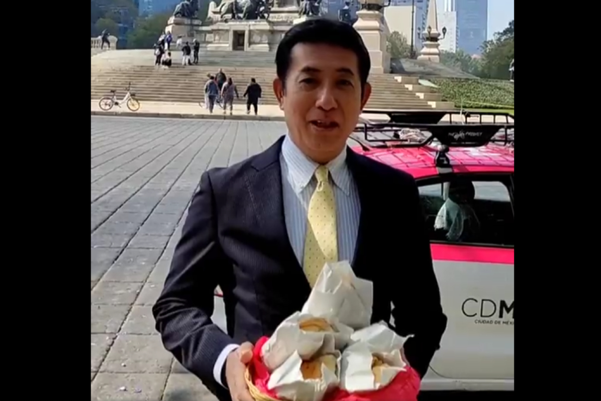 Regala Embajador De Japón En México Tamales Por Día De La Candelaria 0306