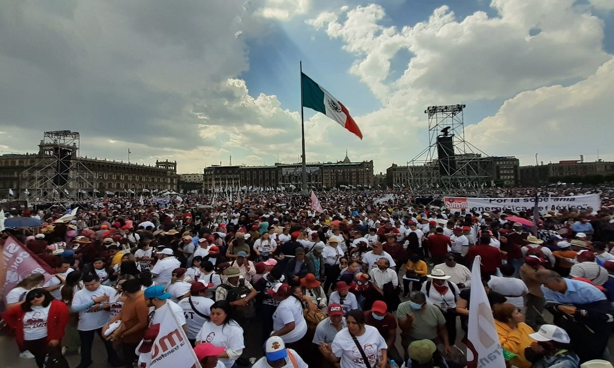 El Zócalo capitalino ya luce abarrotado previo al mensaje de AMLO por la Expropiación Petrolera.