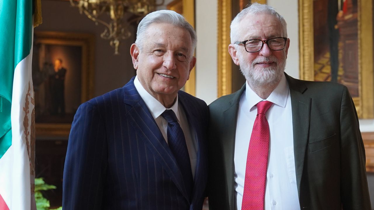 “Mexican President meets with UK’s Jeremy Corbyn, describes him as a friend and hope for the people”