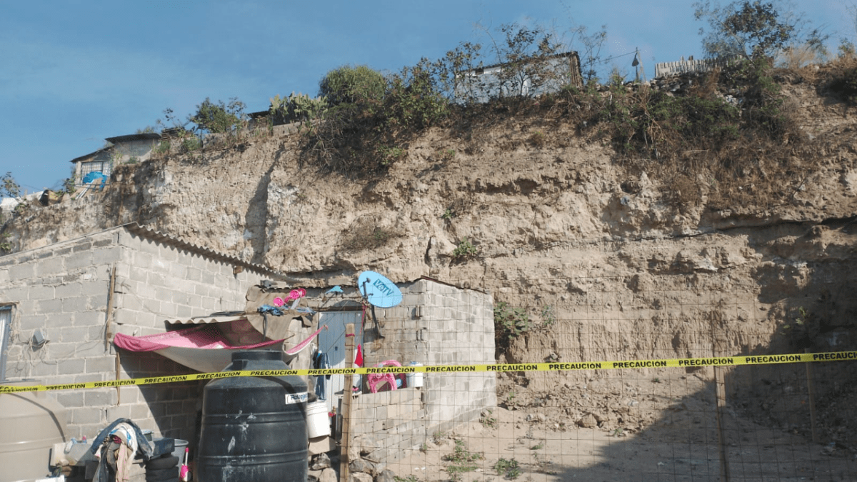 Foto: Especial | Un deslave afectó a varias familias que habitan en Chimalhuacán, Estado de México.