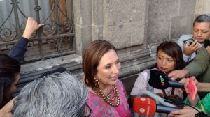 Foto:Luis Valdés|Xóchitl Gálvez se cuela a Palacio; ofrece rueda de prensa