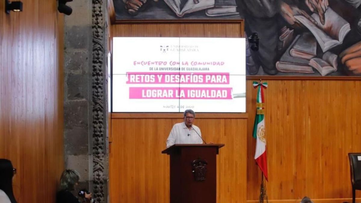 Ante la comunidad de la Universidad de Guadalajara, Ricardo Monreal, aseguró que las prioridades en México deberían ser: la educación, la educación, la educación