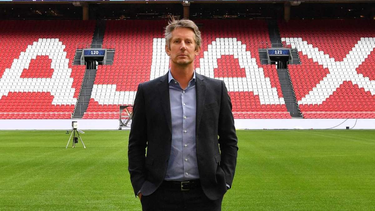 Edwin Van der Sar, víctima el pasado viernes de una hemorragia cerebral, se encuentra fuera de peligro