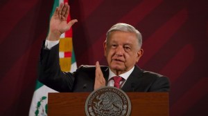 Esta noche, el presidente Andrés Manuel López Obrador llegó a Santiago de Chile, donde participará en la ceremonia conmemorativa por el 50 aniversario del Golpe de Estado de Pinochet.