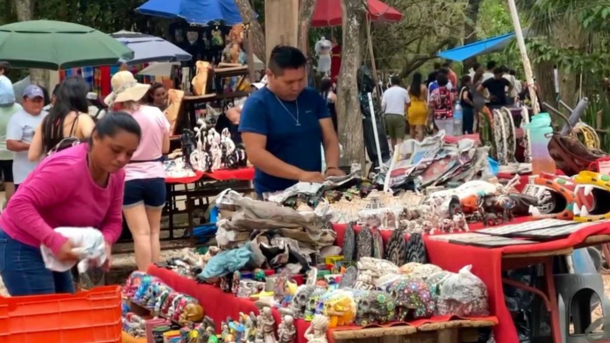 La temporada vacacional de verano llegó a su fin, y durante este período, Chichén Itzá tuvo ventas de artesanías de hasta el 50%