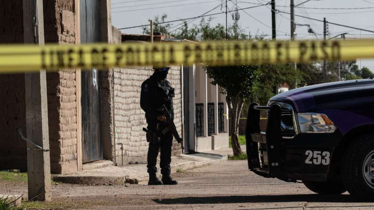 Una emboscada a un grupo de hombres que viajaban en dos vehículos dejó como saldo al menos ocho personas muertas en la sierra de Chiapas.