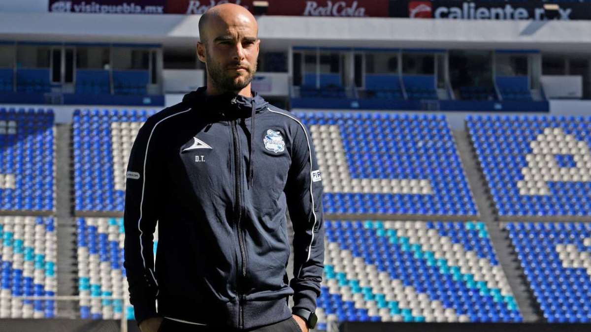 El director técnico mexicano Eduardo Arce fue destituido por el club Puebla este miércoles como consecuencia de los resultados que tienen al equipo en la parte baja de la clasificación en el Apertura 2023.