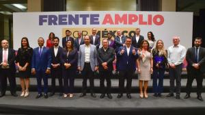 De los 12 aspirantes a obtener la candidatura presidencial por la oposición en las elección del próximo año, solo cuatro lograron conseguir 150 mil firmas de apoyo en 17 entidades federativas, informó esta tarde el Frente Amplio por México.