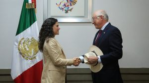 La secretaria de Gobernación y el Embajador de Estados Unidos en México se reunieron con el fin de mejora la relación entre ambas naciones