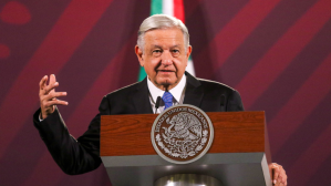 Bastón de mando de Morena fue elaborado por una etnia: AMLO