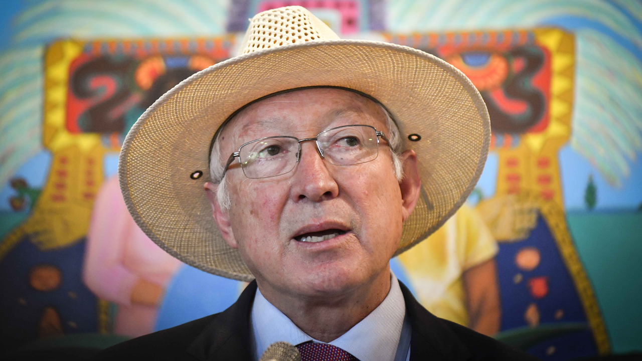 Because of Ken Salazar's criticism of AMLO, the Ministry of Foreign Affairs declared alienation