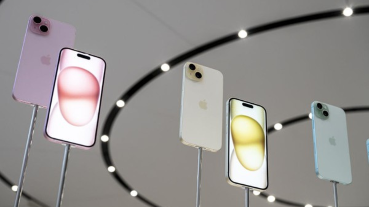 El sustituto de Apple al cuero no convence: críticas a las fundas FineWoven  del iPhone 15 por su fragilidad