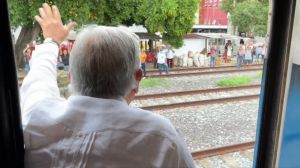 La gente está eufórica, señala AMLO tras probar el tren del Istmo