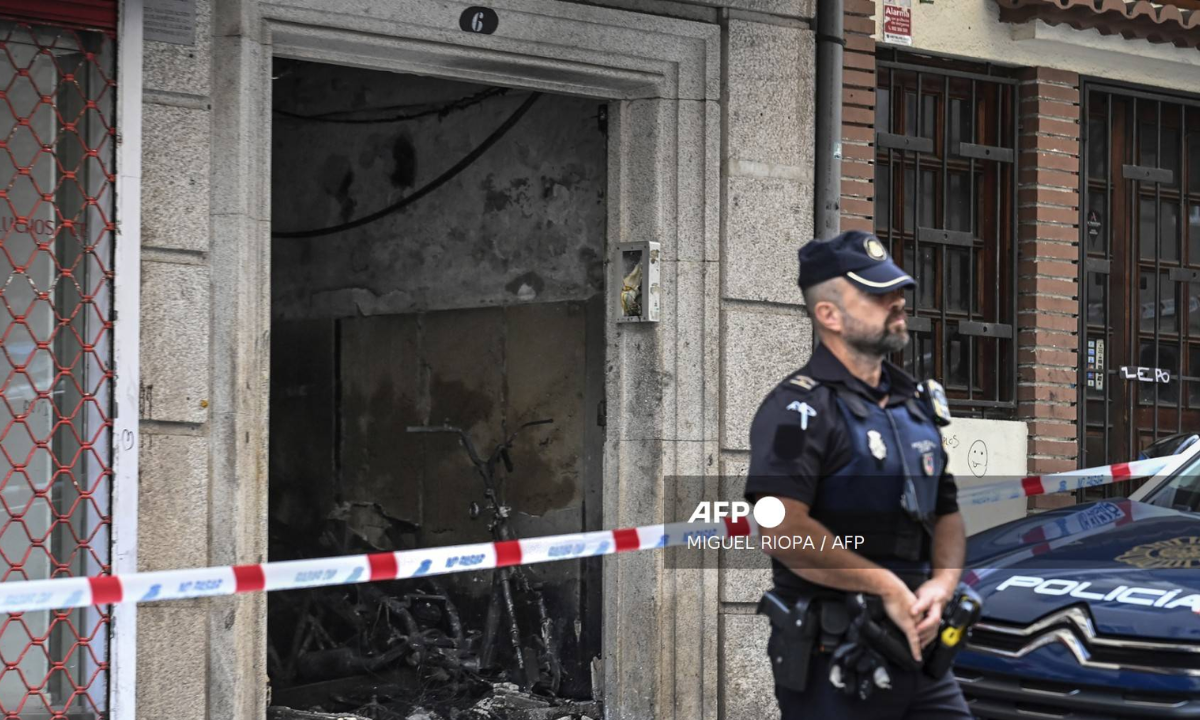 Un adulto y tres menores mueren en el incendio de un edificio en España