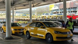 Demanda AICM a la asociación de taxis Sitio 300