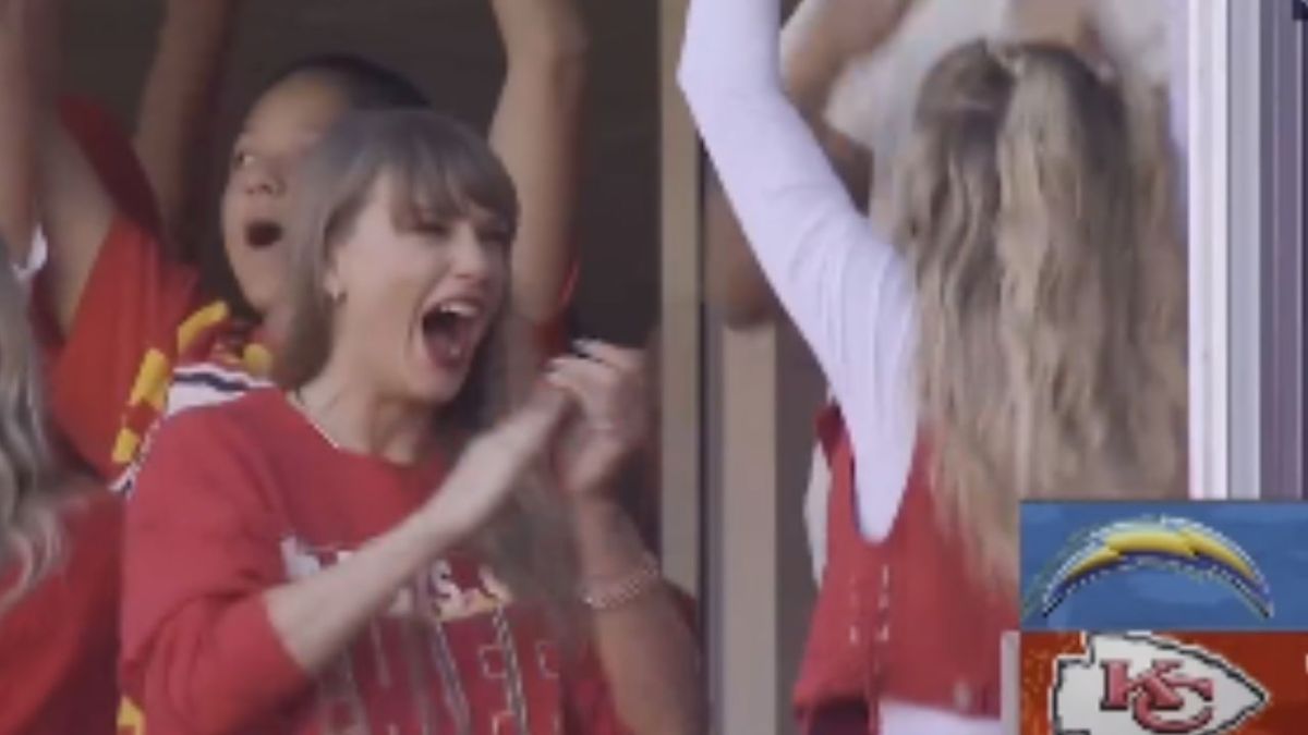 Foto:Captura de pantalla|¡Cosita! Taylor Swift luce bracelet con el número 87 de Travis Kelce