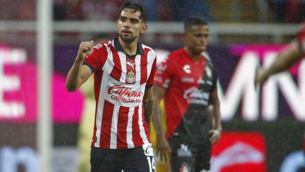 Las Chivas del Guadalajara vencieron por goleada 4-1 al Atlas en el llamado 'Clásico Tapatío', jugado este sábado 7 de octubre en el Estadio Akron