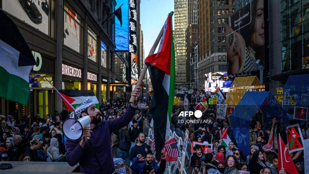 Miles de manifestantes salieron a la calle este viernes en Nueva York al grito de "Palestina libre", entre ellos muchos judíos
