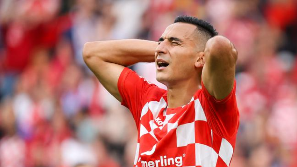 Despiden e investigan al futbolista El Ghazi por sus mensajes sobre Israel-Hamás