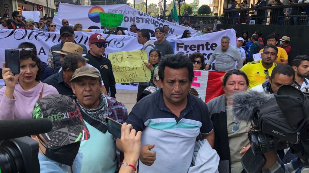 Caravana por la Reconstrucción por Acapulco marcha en la CDMX, piden etiquetar recursos