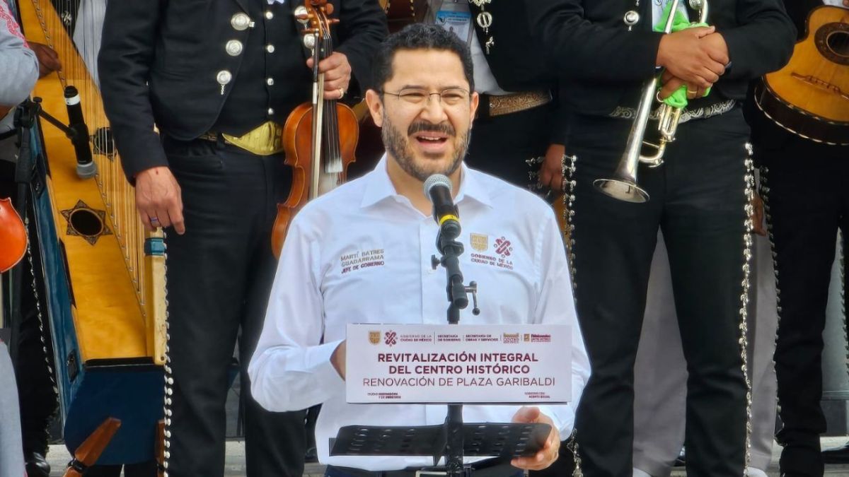 Foto: Rodrigo Cerezo | Martí Batres en la entrega de obras de renovación de Plaza Garibaldi.