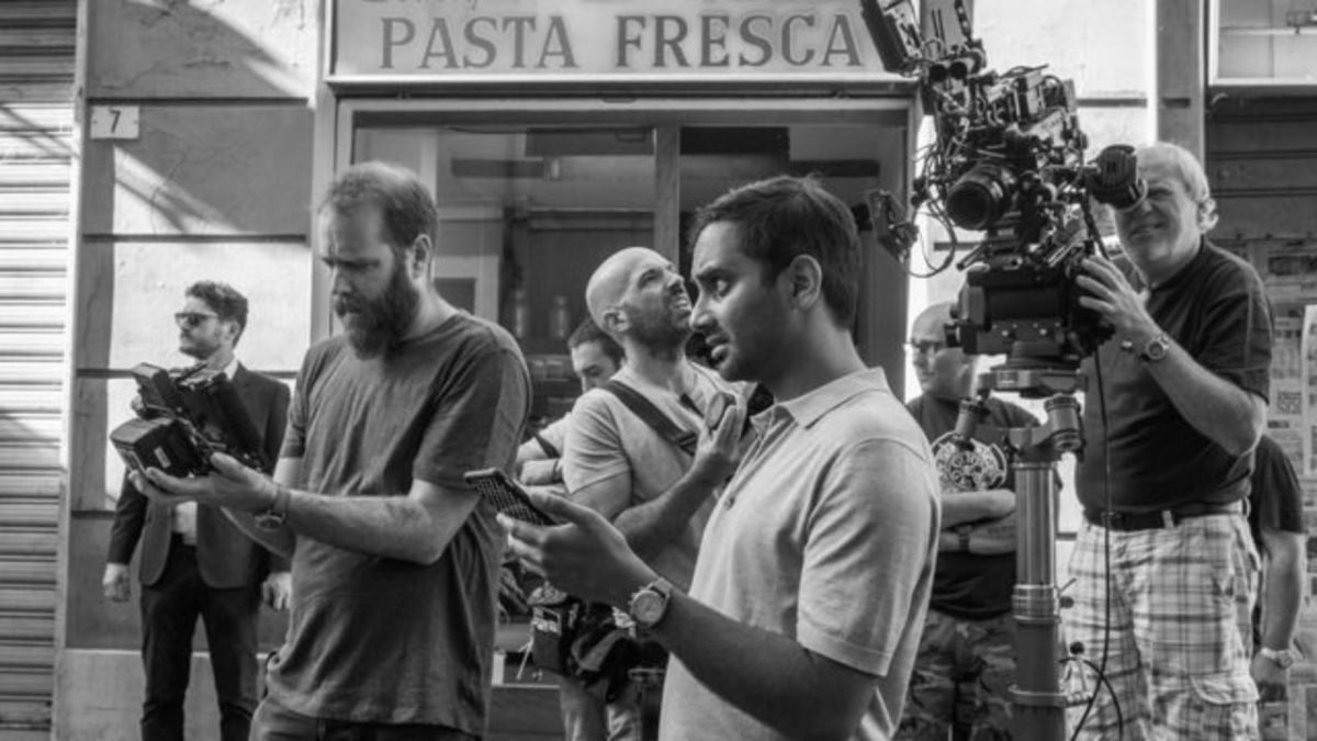 Aziz Ansari en la grabación de un episodio de la segunda temporada de "Master of None".